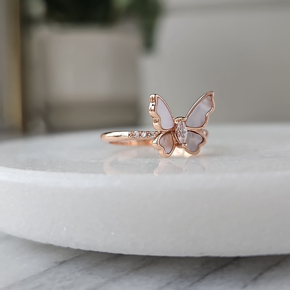 Rose Gold Butterfly ring with Mother of pearl, Charmed Aroma - Picture 4 of 8